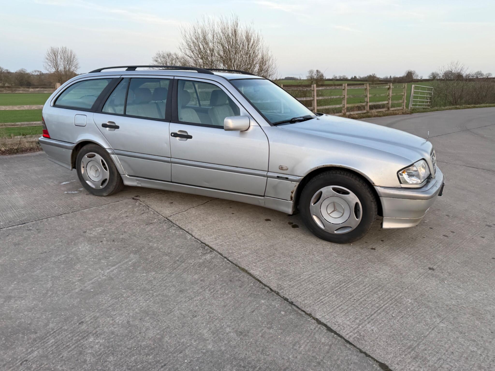 Mercedes-Benz C Class 2.4 C240 Classic 5dr — photo 38 of 66